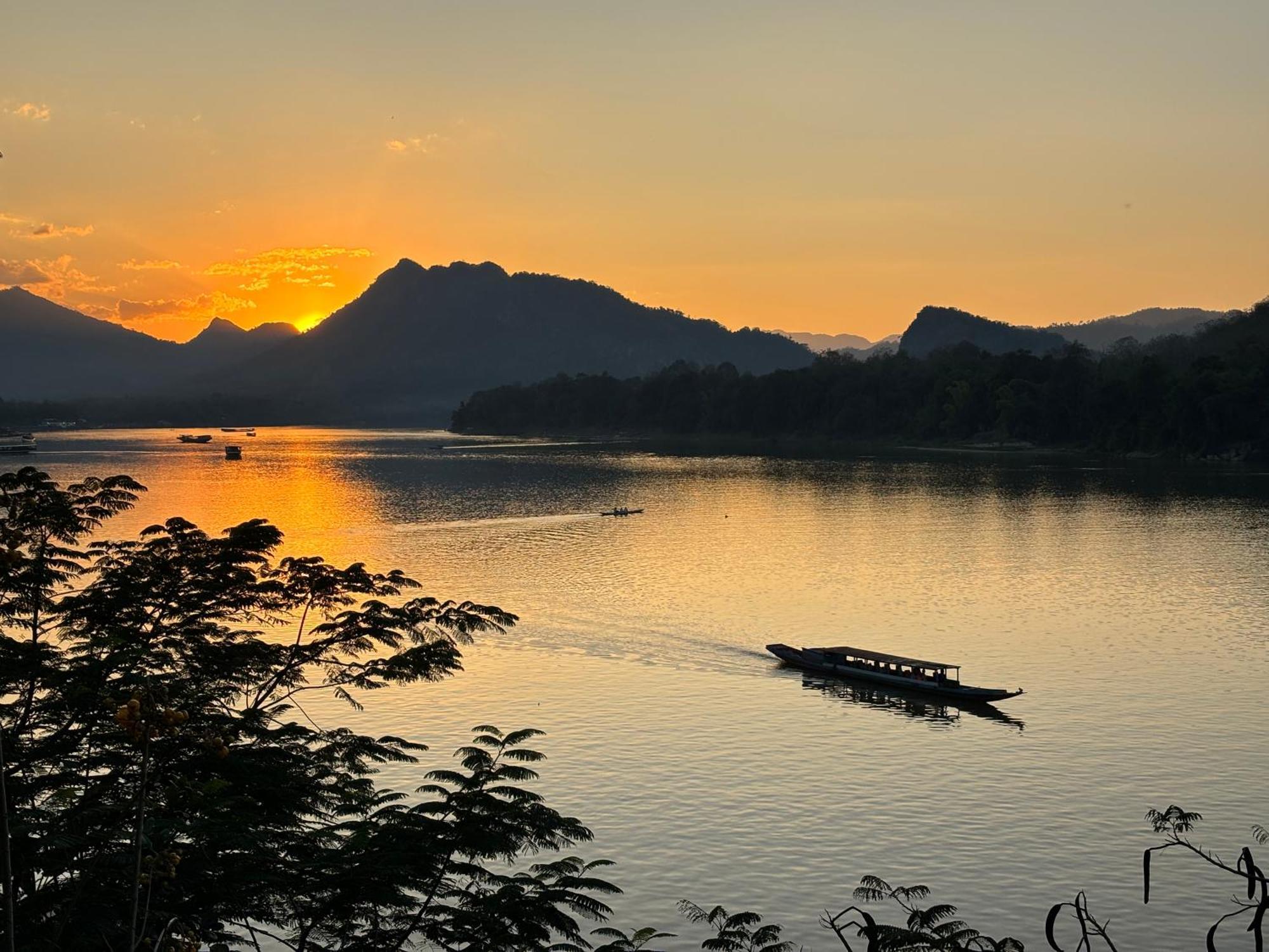 On The Mekong Resort Луанґпхабанґ Екстер'єр фото